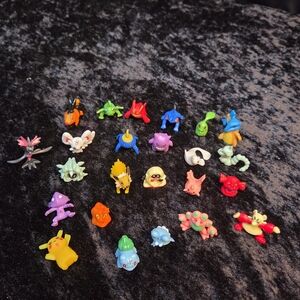 24 Pokemon  Miniature  Figurine Set
